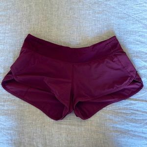 Lululemon Speed Up Low Rise 2.5” Size 8 Burgundy